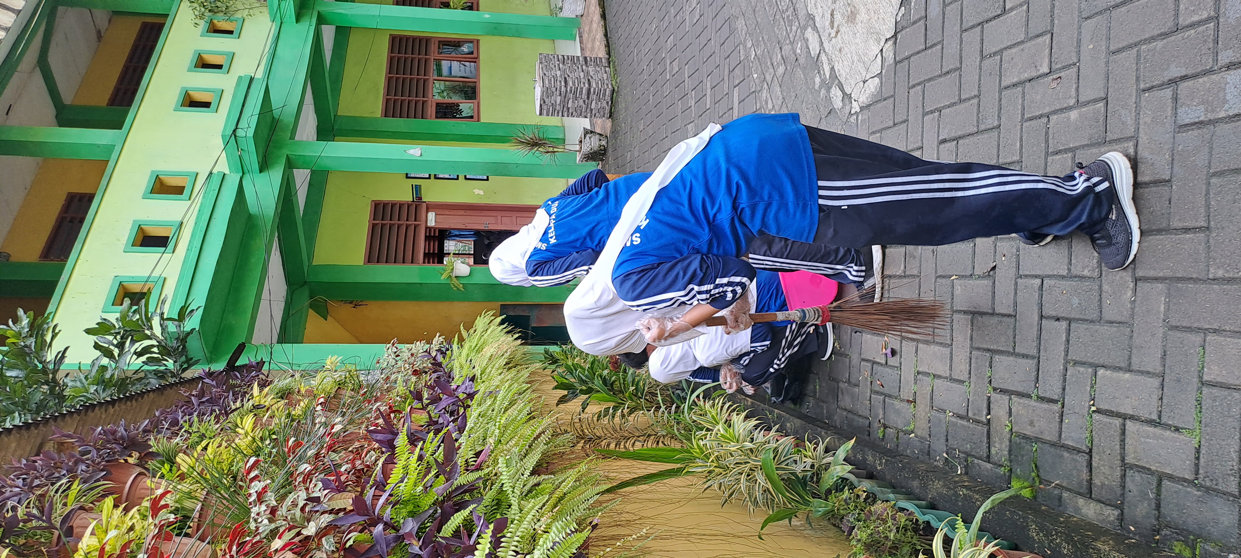 kegiatan adiwiyata di lingkungan sekolah
